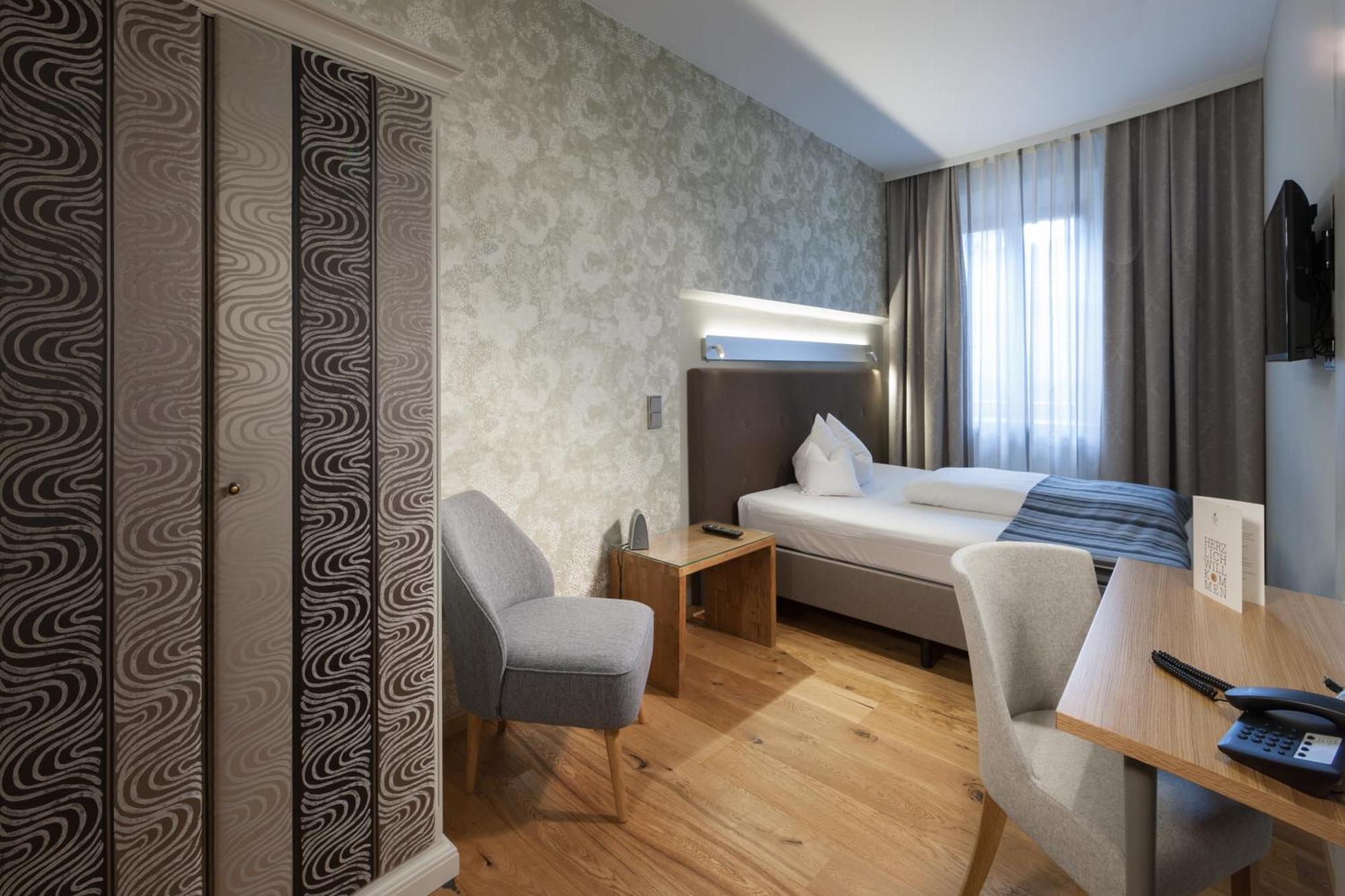 Hotel Goldene Sonne Landshut Kültér fotó