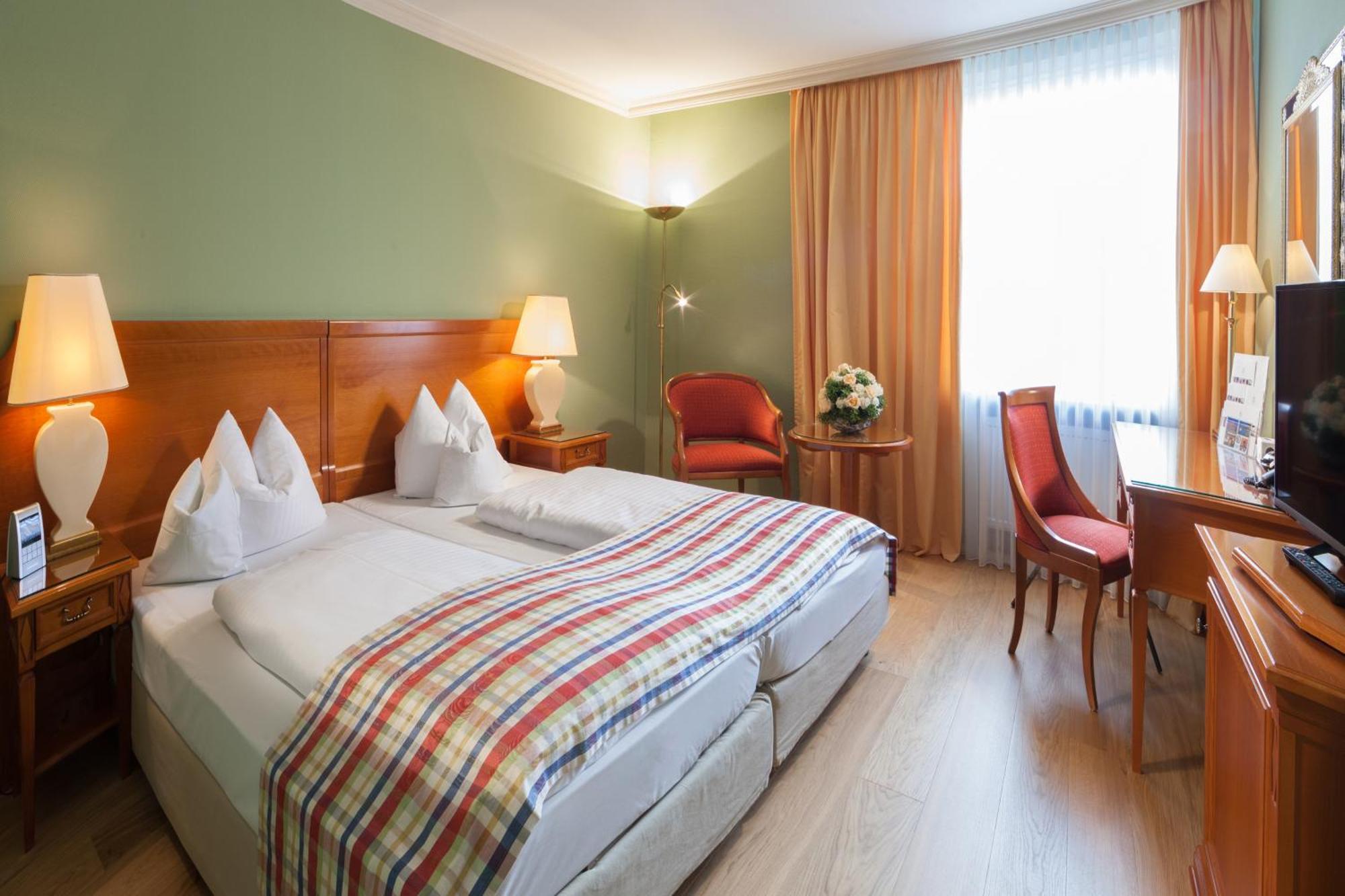 Hotel Goldene Sonne Landshut Kültér fotó