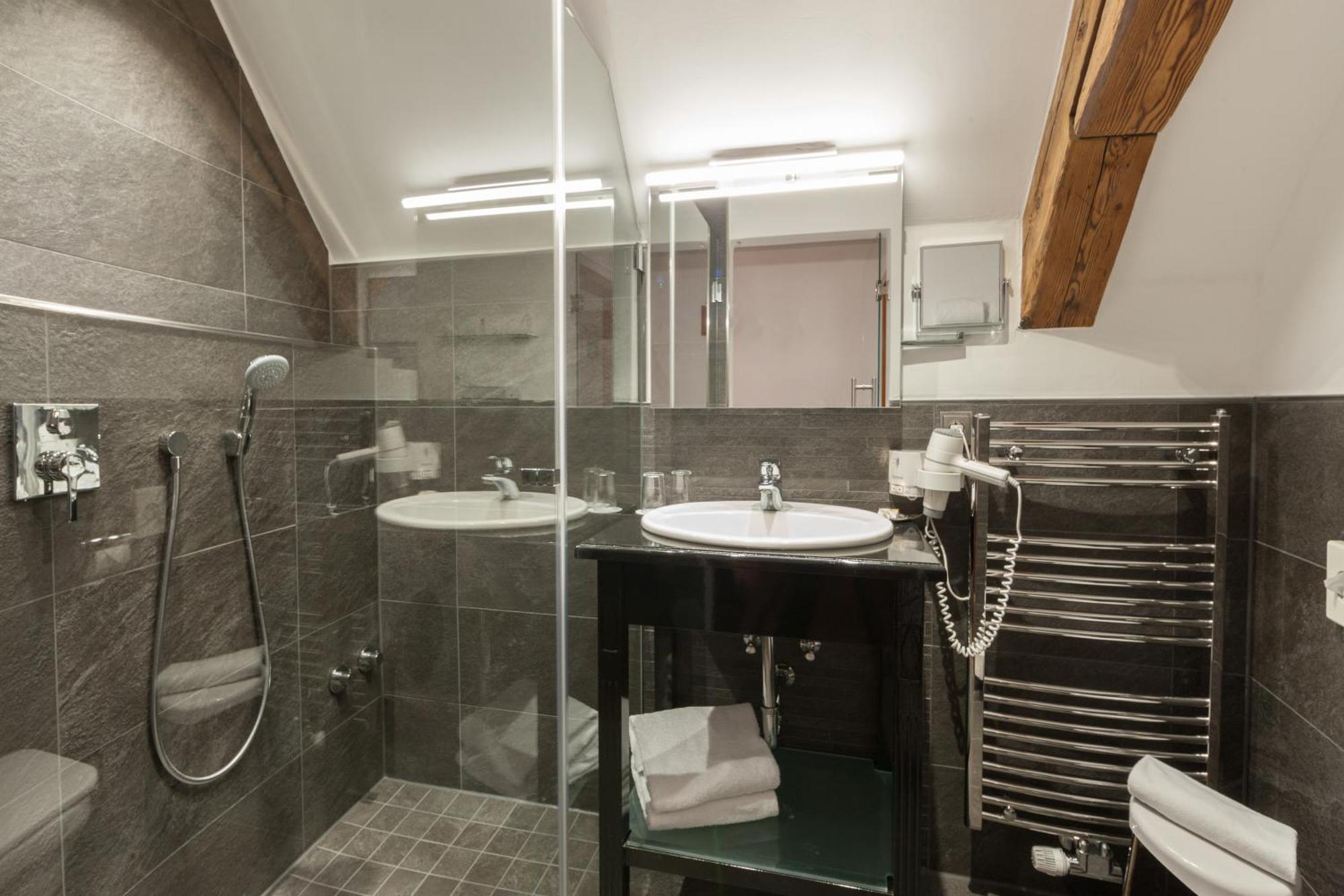 Hotel Goldene Sonne Landshut Kültér fotó